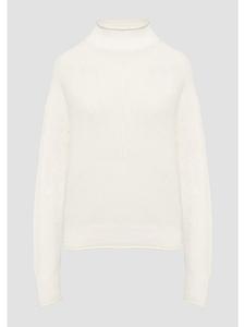 Вязаный свитер в цвете 0510_cream QS