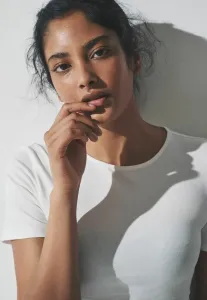 Набор из 5 базовых футболок с коротким рукавом, приталенного кроя и круглого выреза. The Set, Red Navy Stripe Light Blue White