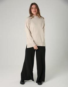 Уютный, мягкий на ощупь джемпер с высоким воротом и швами кремового цвета от French Connection