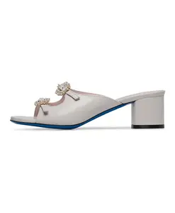 Мюли из блестящей тофу-кожи, украшенные кристаллами. Loriblu, белый