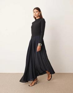 Платье макси ARRANGE из контрастной ткани со скульптурным узором и плиссированной юбкой в ​​темно-синем/черном цвете
