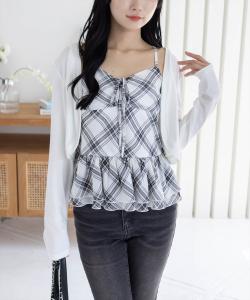 Комплект из клетчатого бюстье и болеро с вырезом.