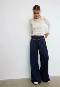 Брюки с вытачками и цепочным поясом Stradivarius, Dark Blue