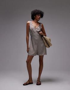 Атласный комбинезон Topshop с V-образным вырезом в мелкую коричневую клетку