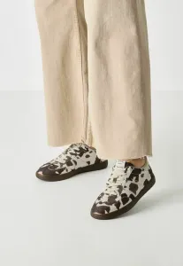 Тренеры Tamaris, Cow