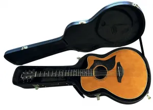 Акустико-электрогитара Yamaha AC5R с жестким футляром - верхняя дека из цельной ели и задняя дека с обечайками из цельного розового дерева