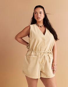 Джинсовый комбинезон без рукавов с завязками сзади ASOS DESIGN Curve бежевого цвета ASOS Curve