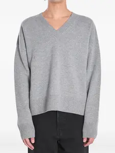 Свитер в рубчик с V-образным вырезом AMI Paris, серый