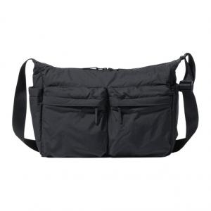 Полиамидная наплечная сумка через плечо унисекс черная UNIQLO