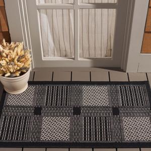 Ковер SAFAVIEH, 61 x 110 см, Washable Outdoor Courtyard Collection - Black & Sand, без линьки и легкий в уходе, идеально для патио, входной двери, прихожей, придверный ковер (CY1928-3908)