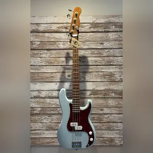 Seen 'n Heard Кастомный бас P-style 2025 - Реликвийный Sonic Blue поверх Cream Sparkle Flake