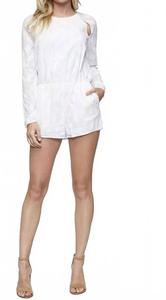 Ромпер Amour с длинными рукавами в белом цвете Tavik