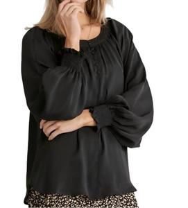 Черная блузка с буфами из сатина Umgee
