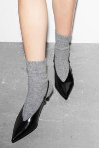 Классические кожаные туфли с ремешком на пятке & Other Stories, черный