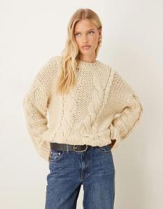 Вязаный свитер Gina Tricot цвета слоновой кости с косами