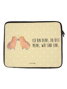 Mr. & Mrs. Panda Сумка для ноутбука Capybara Love с надписью пастельно-желтого цвета
