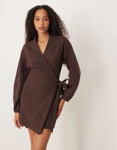 Супермягкое мини-платье шоколадного цвета с длинными рукавами и завязкой спереди от ASOS DESIGN