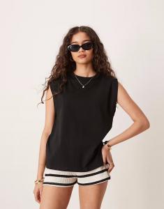 Топ без рукавов Mango с завышенной линией плеч черного цвета