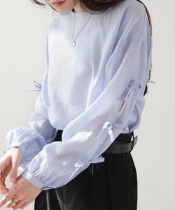 Прозрачная блузка с рукавами из лент.