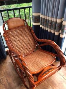 Fantasy Кресло-качалка из ротанга с подушкой honeydew