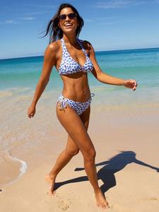 Абстрактные бикини-трусики с туннельным узором Aspiga, White/Blue