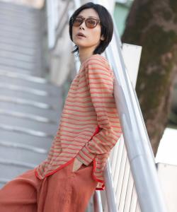 Пуловер из прозрачного трикотажа с закругленным низом