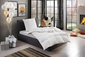 Одеяло RIBECO из гусиного пуха "Kalle", теплое, наполнитель гусиным пухом и перьями, чехол 100% хлопок, (1 шт.), экологичное и простое в уходе! 200х200 см, белый