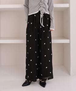 Широкие брюки свободного кроя с цветочной вышивкой Archives, цвет Black