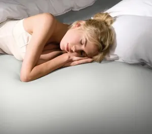 Простыня на резинке Bella Donna Premium La Piccola, цвет: белый, размер 200x190-200 см Formesse