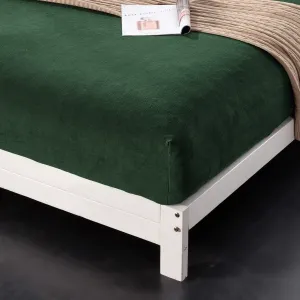 Простыня на резинке "МЕДВЕДЬ" 220х200+28 бутылочно-зеленая Cotton Market