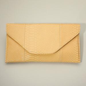 Клатч-конверт с узором под кожу змеи FASHNZFAB, желтый
