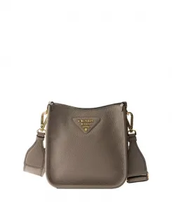 Миниатюрная кожаная сумка через плечо Prada, серый