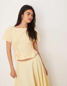 Футболка ASOS DESIGN с открытыми плечами и присборенной талией, желтого цвета