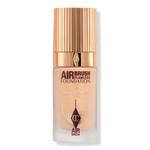 Безупречная тональная основа, нанесенная аэрографом Charlotte Tilbury, 4 Cool (fair with cool undertones)