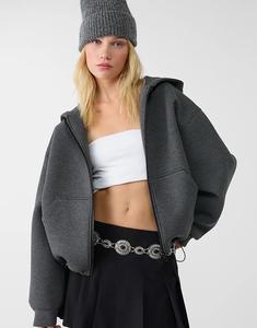 Контрастный металлический ремень Stradivarius серого цвета