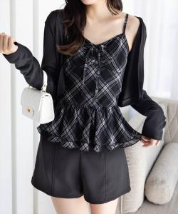 Комплект из клетчатого бюстье и болеро с вырезом.