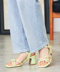 Сандалии с квадратным носком и ремешком Avv, цвет Light Yellow