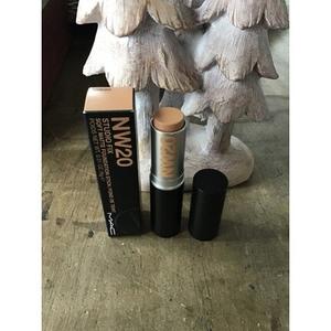 Mac Studio Fix Soft Matte Foundation Stick NW13
