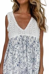 Вязаное платье-бэбидол с цветочным узором в бело-голубой гамме Hem & Thread