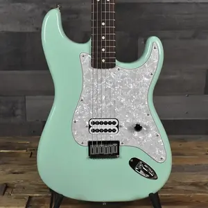 Fender LTD Tom DeLonge Stratocaster - Surf Green с фирменным чехлом Deluxe