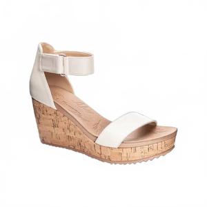 Женские клиновые сандалии Kaya Patent в белом цвете CHINESE LAUNDRY