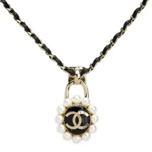 CHANEL 21A Колье для женщин черное
