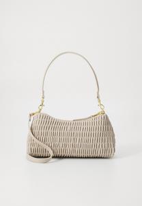 Сумка RUCHED DROP SHOULDER BAG Calvin Klein Jeans, серо-коричневый