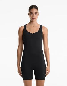 Короткий комбинезон Comfortlux с перекрещивающейся спинкой OYSHO черного цвета