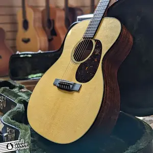 Martin 000-18 - Акустическая гитара - Натуральная с жестким чехлом