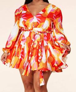 Мини-платье с геопринтом в оранжево-белой гамме L'ATISTE