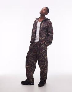 Нейлоновые брюки Glitch с темным камуфляжным принтом в виде настоящего дерева No Problemo