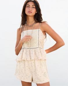 Топ с цветочной вышивкой Pull&Bear бежевого цвета