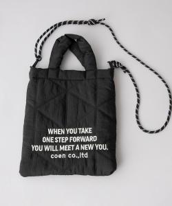 Стеганая сумка через плечо с вышитым логотипом и геометрическим узором, двусторонняя.