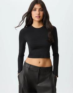 Укороченная футболка Stradivarius Basic черного цвета